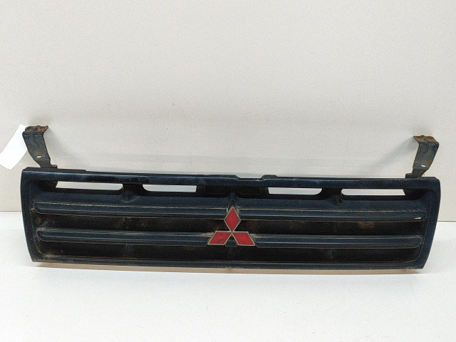 Передняя решётка Mitsubishi Pajero 1991-1999 года MR300643      