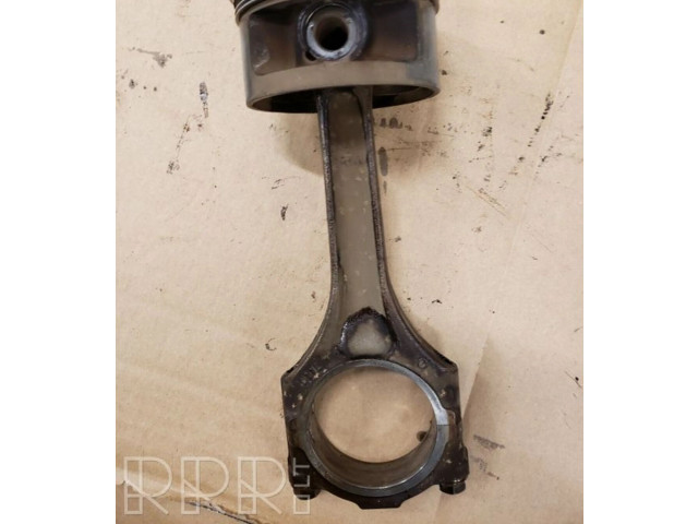  Поршень с шатуном  022198401, 021198401B  Volkswagen Golf III  