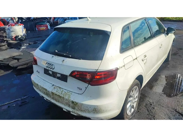 Комплект передних фар 8V0955711, W000030581    Audi A3 S3 8V