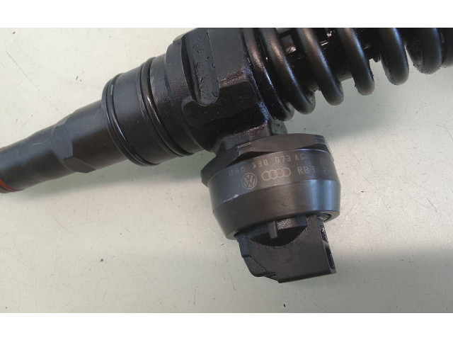 Vstřikovač 038130073AG   Volkswagen Jetta V     