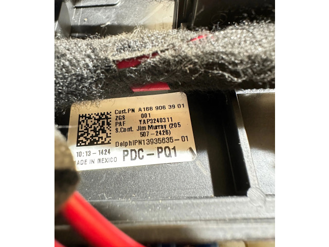 Блок предохранителей A1669063901, 3935635   Mercedes-Benz GL X166    