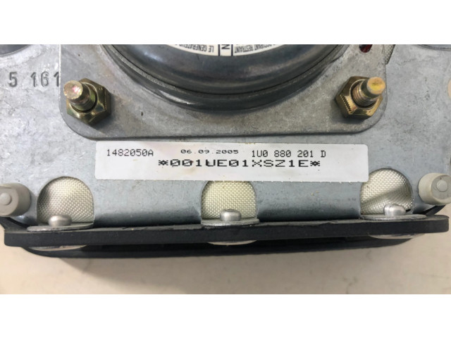 Подушка безопасности водителя 1U0880201D   Skoda Superb B5 (3U)