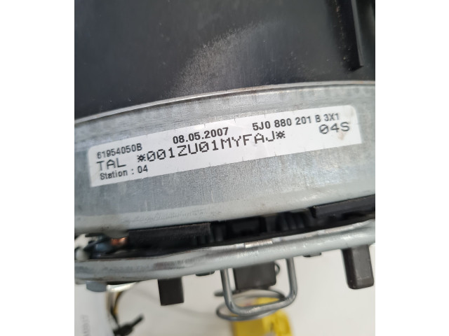 Подушка безопасности водителя 5J0880201B   Skoda Roomster (5J)