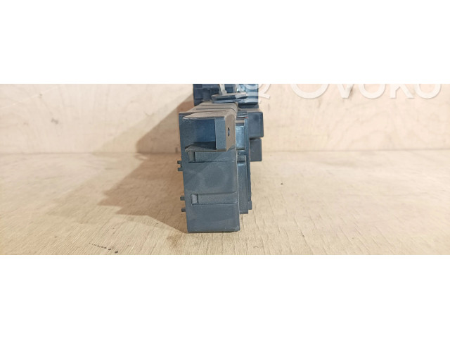   Pojistková skříňka 518787205, 8678449DIEP2X   Volvo S60 2003