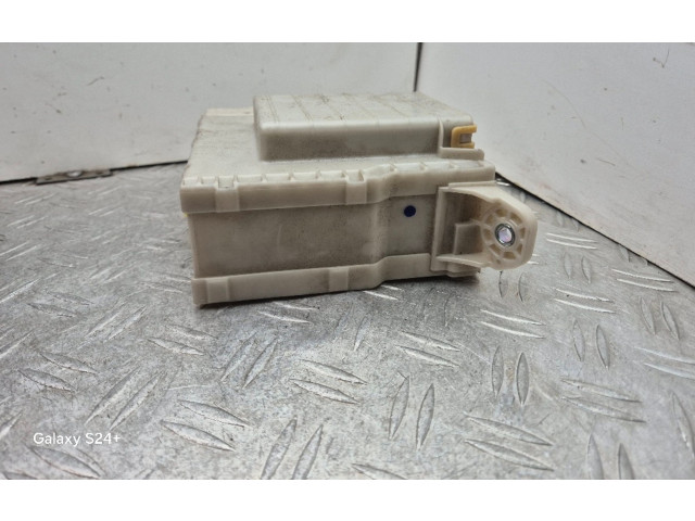 Блок предохранителей 8273030B61, 703290009   Lexus GS 300 350 430 450H    