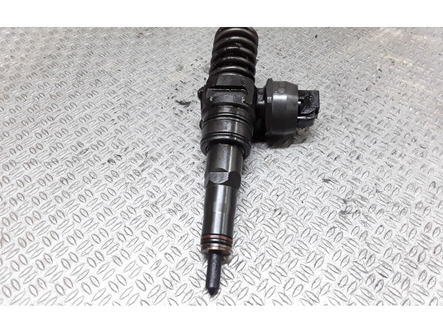 Vstřikovač 038130073AG   Volkswagen Touran I     