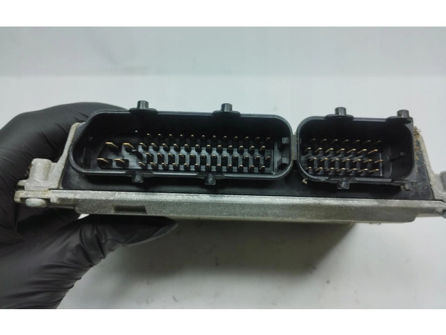 Pojistková skříňka Блок управления двигателем ECU    Skoda Fabia Mk2 (5J) 2010