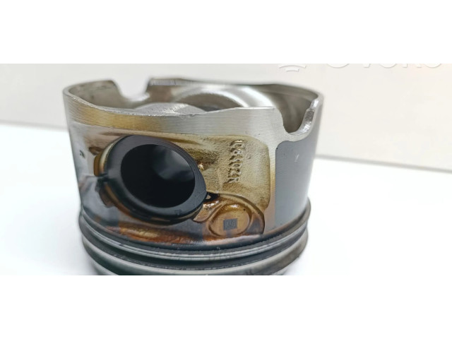 Píst 0840ZR   BMW 5 F10 F11  pro naftový motor 2.0 N47D20C 