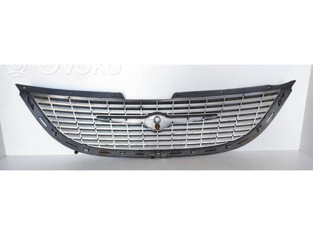 Передняя решётка Chrysler Grand Voyager IV 2001-2007 года 4857522AA      