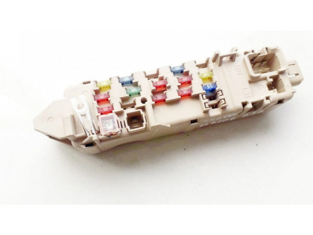 Блок предохранителей  8k260787, 8k26-0787   Mazda 626    