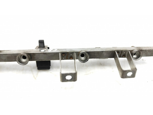 Vstřikovací lišta 1437442   BMW Z4 E85 E86  pro benzínový motor 3.0 306S3 M54B30 