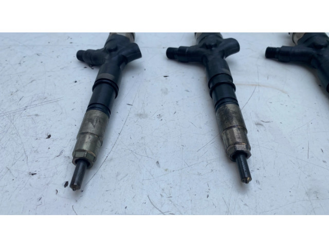 Комплект форсунок 2367030100    Toyota Hilux (AN10, AN20, AN30) для дизельного двигателя  2.5