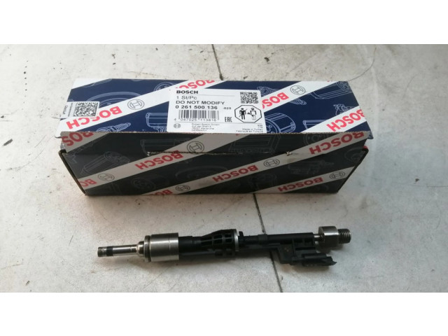 Vstřikovač 1353756860711, 10213541   BMW M5  pro benzínový motor 4.4  