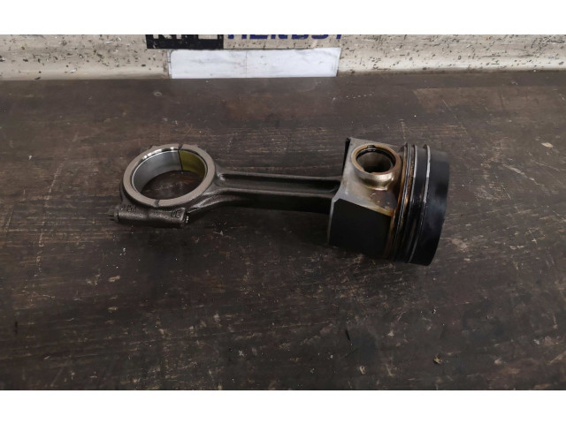  Поршень CRLB 04L107065A, 04L105401A  Volkswagen PASSAT B8  