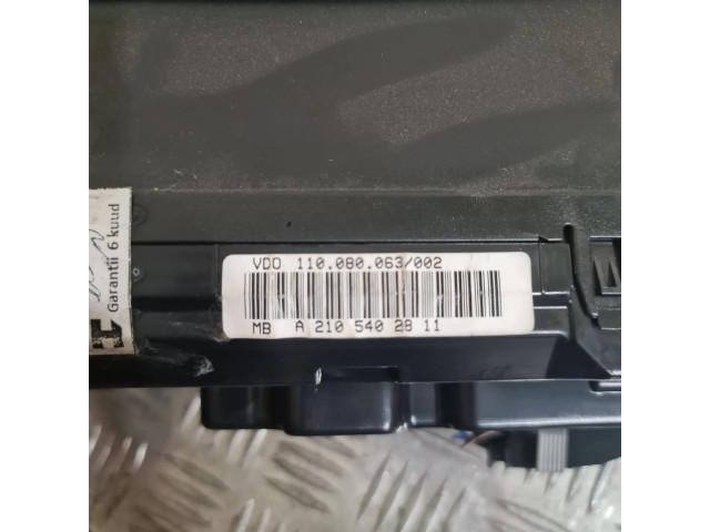 Přístrojová deska  Mercedes-Benz E W210 2000 A2105402811  