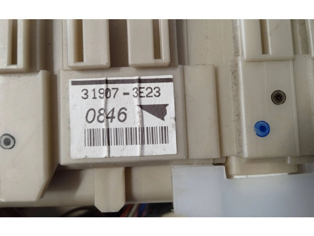   Pojistková skříňka 827300F310A, 821450FJ40   Toyota Verso 2014