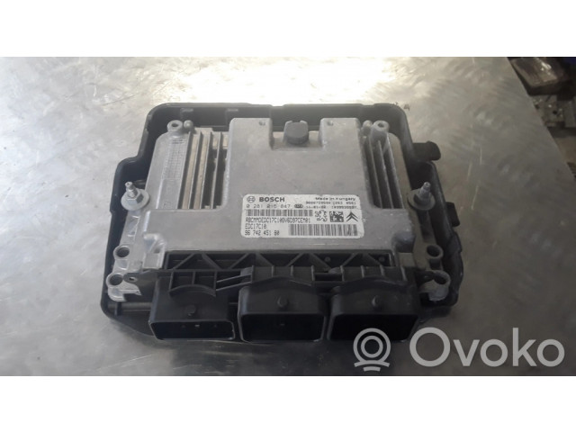 Блок управления двигателя 0281015847   Citroen C3