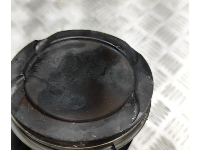  Поршень  32213692, 31401957  Volvo XC40  