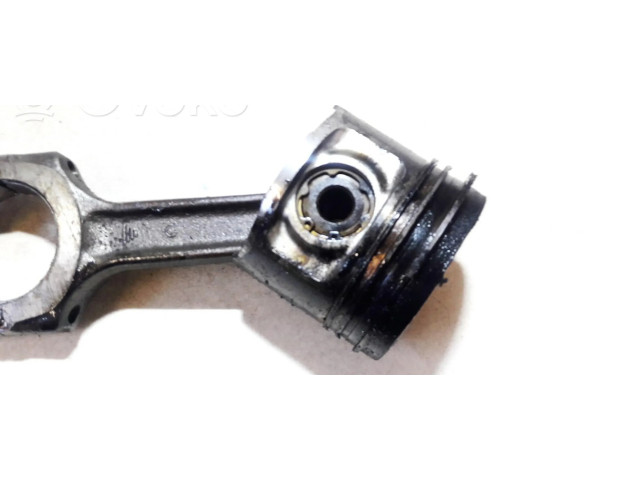 Píst    Alfa Romeo 156  pro naftový motor 1.9  