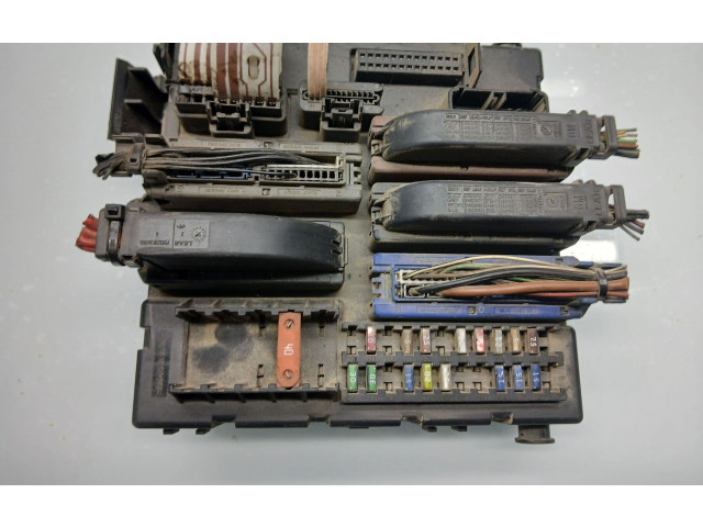 Блок предохранителей 13112913, 519048029   Opel Signum    