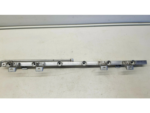 Vstřikovací lišta 143894902   BMW 5 E60 E61  pro benzínový motor 2.2  