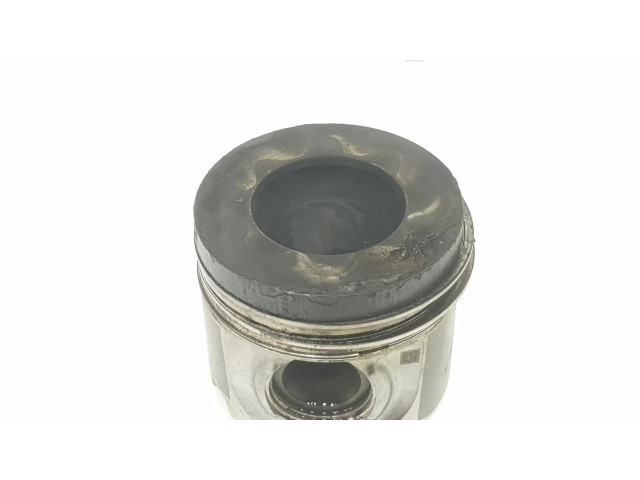 Píst 11257812585   BMW 5 F10 F11   3.0 N57D30A 