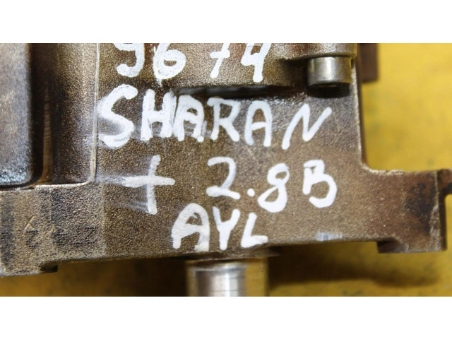Масляный насос   021115109B  Volkswagen Sharan 