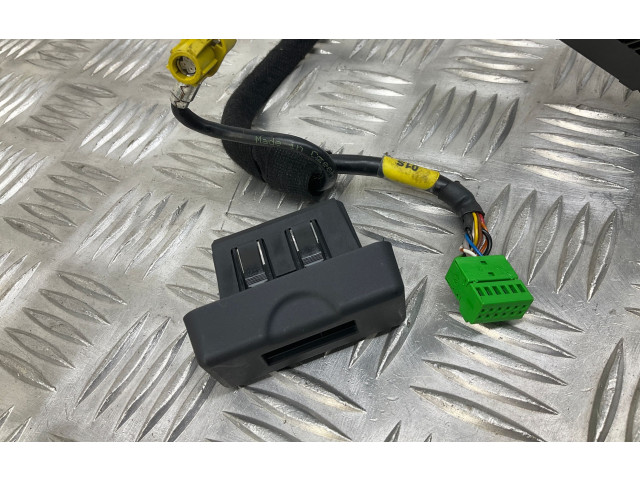 Разъем iPod 4F0035727, 4F0035909   Volkswagen Touareg II