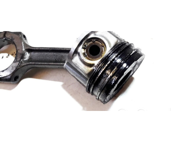 Píst    Alfa Romeo 156  pro naftový motor 2.4  