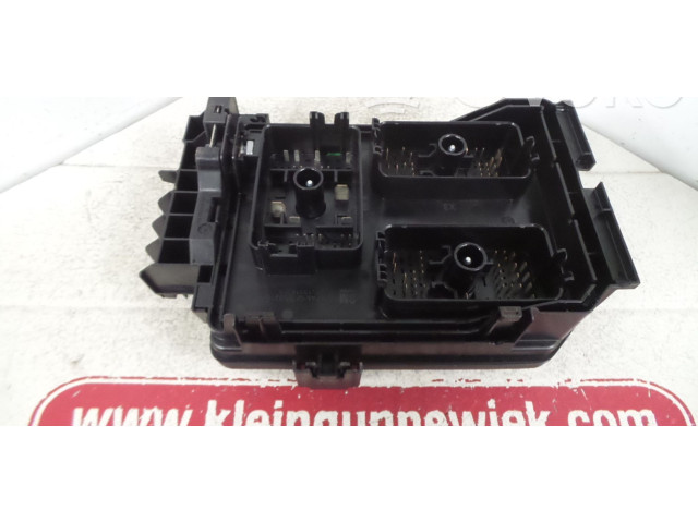 Блок предохранителей 39040849   Vauxhall Astra K    