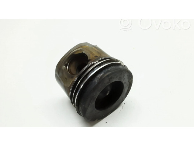 Píst 0840BB   BMW 3 E90 E91  pro naftový motor 2.0  