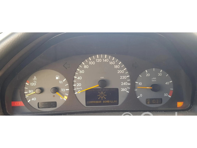 Přístrojová deska  Mercedes-Benz E W210  CUADROINSTRUMENTOS  