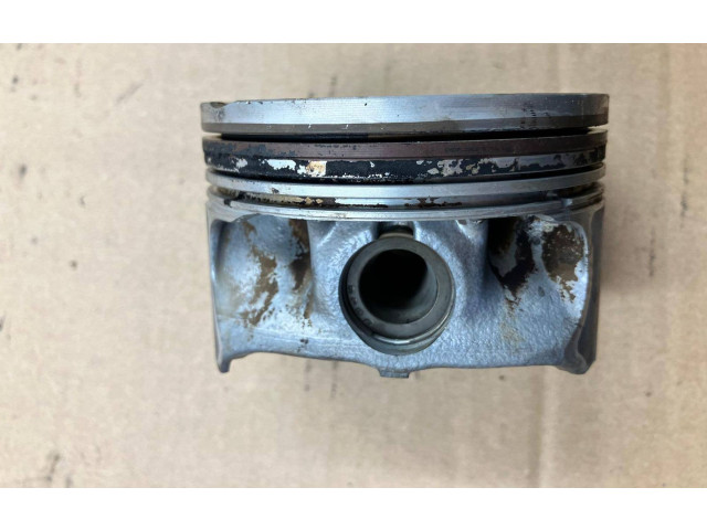 Píst A2741517   Mercedes-Benz C W205    M274,920 