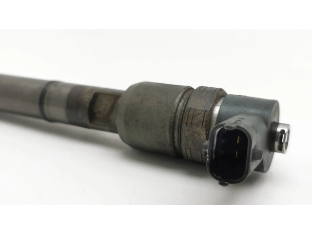 Vstřikovač 338002A800, 0445110411   Hyundai i40  pro naftový motor 1.7  