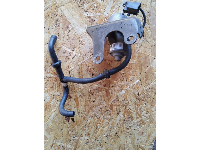 Топливная рампа P04581541AB   Chrysler Town & Country V  