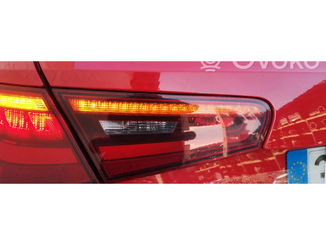 Задний фонарь левый 8V3945093B    Audi A3 S3 8V   2013-2019 года
