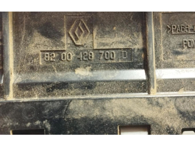   Pojistková skříňka 8200428700   Renault Kangoo  2010