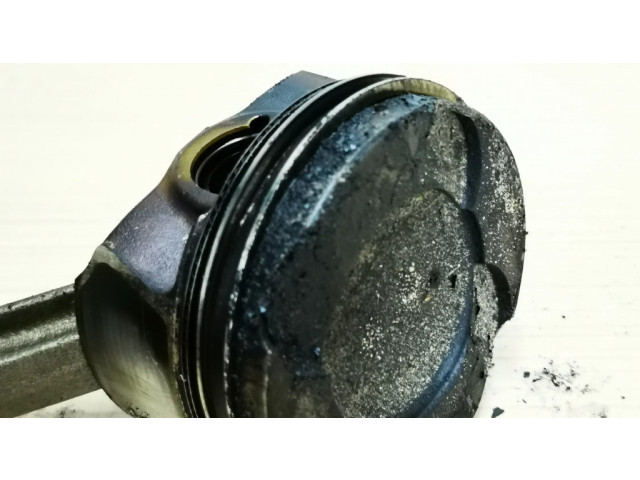 Píst 7846593   BMW 3 GT F34  pro benzínový motor 2.8  