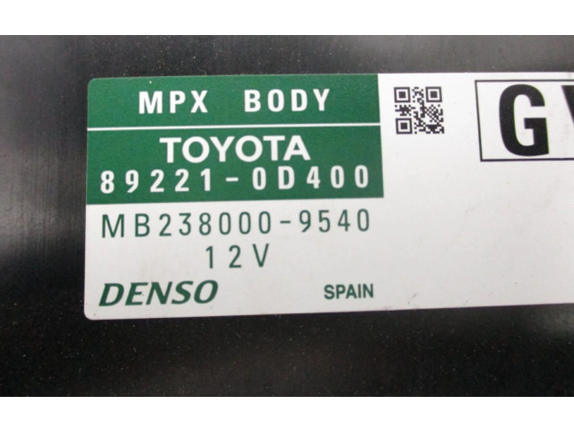   Pojistková skříňka 8273052K40   Toyota Yaris 2015