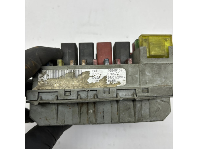 Блок предохранителей 46846109   Fiat Stilo    