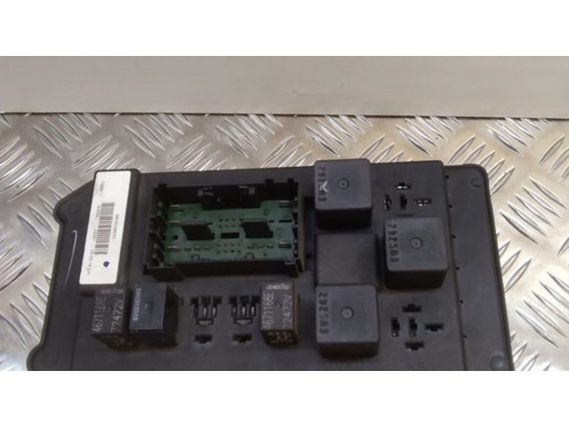 Блок предохранителей 56050066AC, 0329111   Jeep Cherokee    