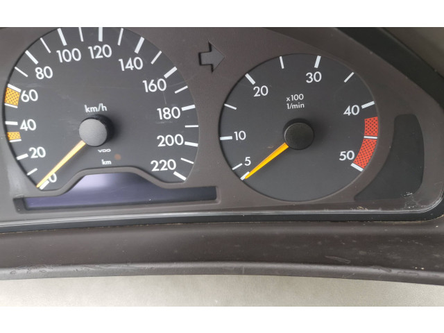 Přístrojová deska  Mercedes-Benz E W210 1995 2105406547  