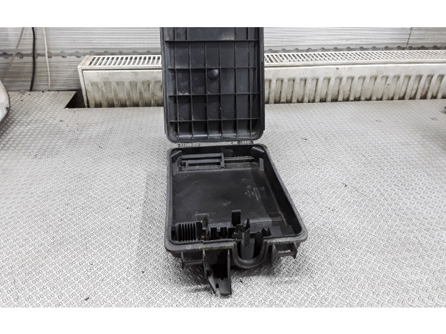   Pojistková skříňka 8D0927355A, 8D0927613   Audi A6 S6 C5 4B 2000