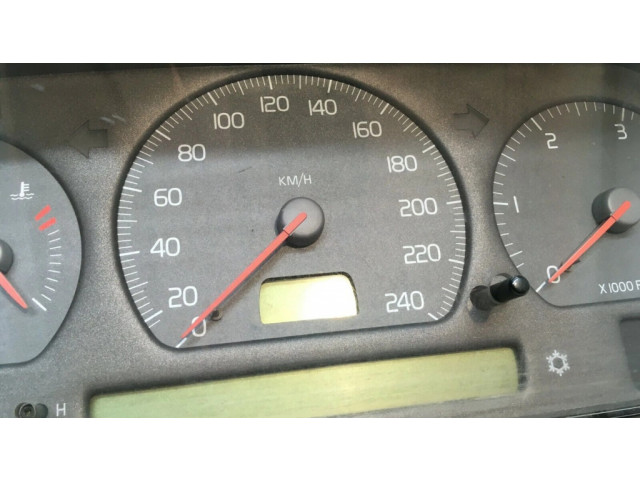 Přístrojová deska  Volvo S70  V70  V70 XC 2000 9168138, 9168386  