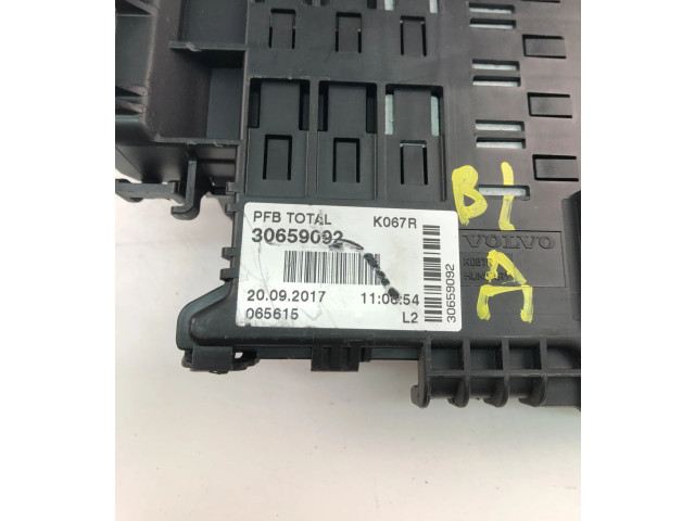   Pojistková skříňka 30659092   Volvo XC70 2016