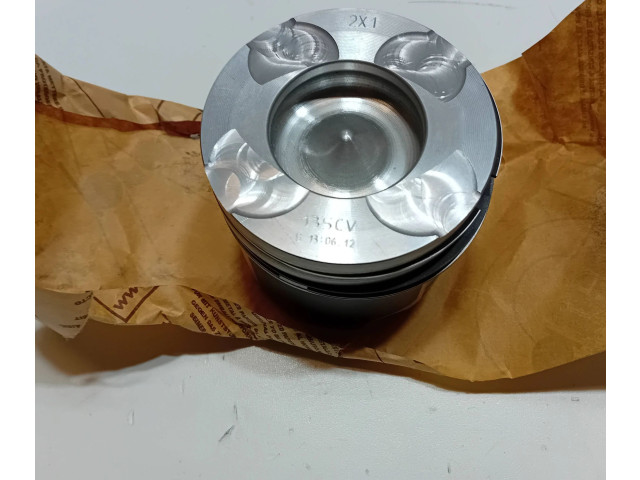 Píst 1211179JA1011, 12111-79JA1-011   Suzuki SX4     
