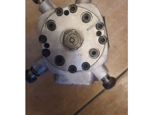 Топливная рампа 0438101035   Audi 80 90 B3  