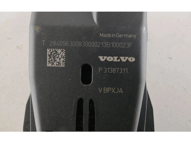 Přístrojová deska  Volvo XC70 2013 31387311  