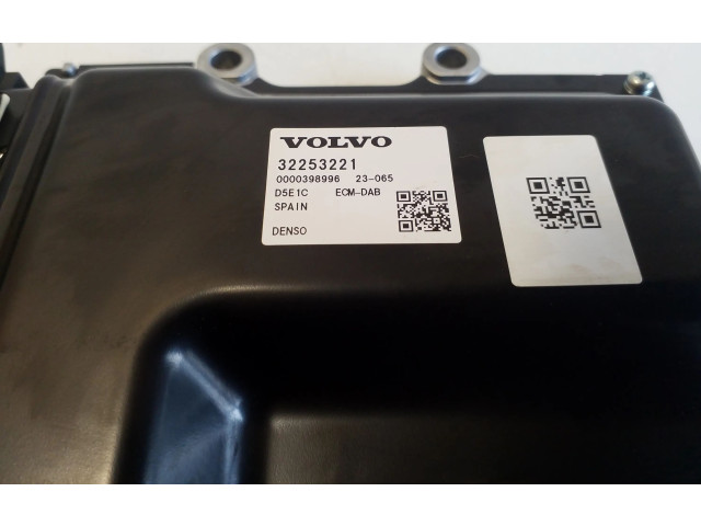 Блок управления двигателя 32253221   Volvo XC60