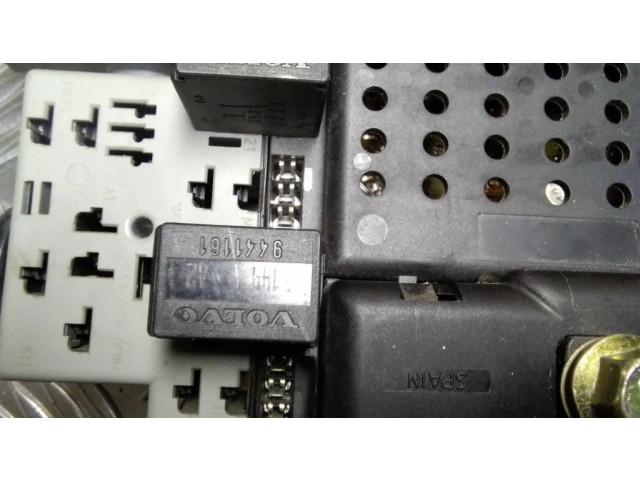   Pojistková skříňka 08696040, 08696098   Volvo S60 2003